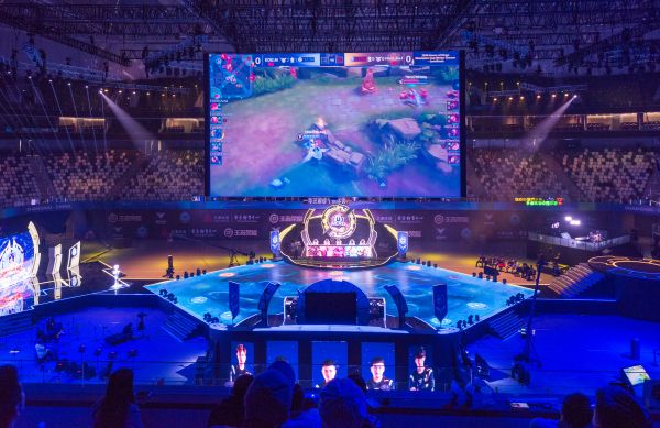 她在多站比 她在多站比